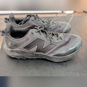 New Balance Men's Black Athletic Sneakers
